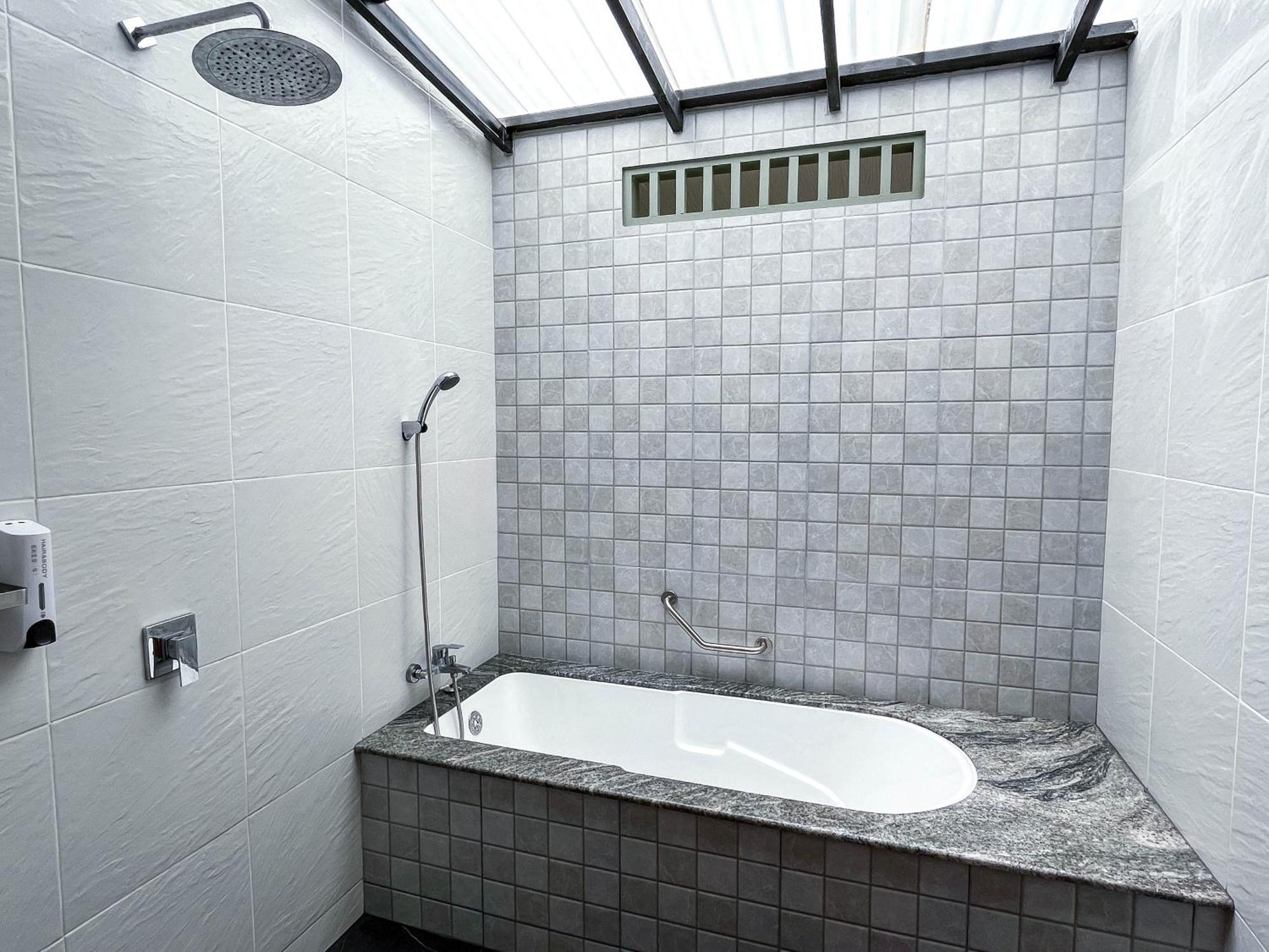 Baleeyan Residence Thalang Pokoj fotografie